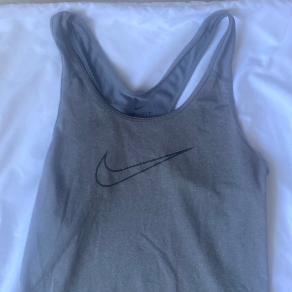 Women’s Nike dry fit tank size small gray smoke free pet free home